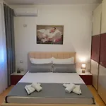 Hamide\'S Apartment